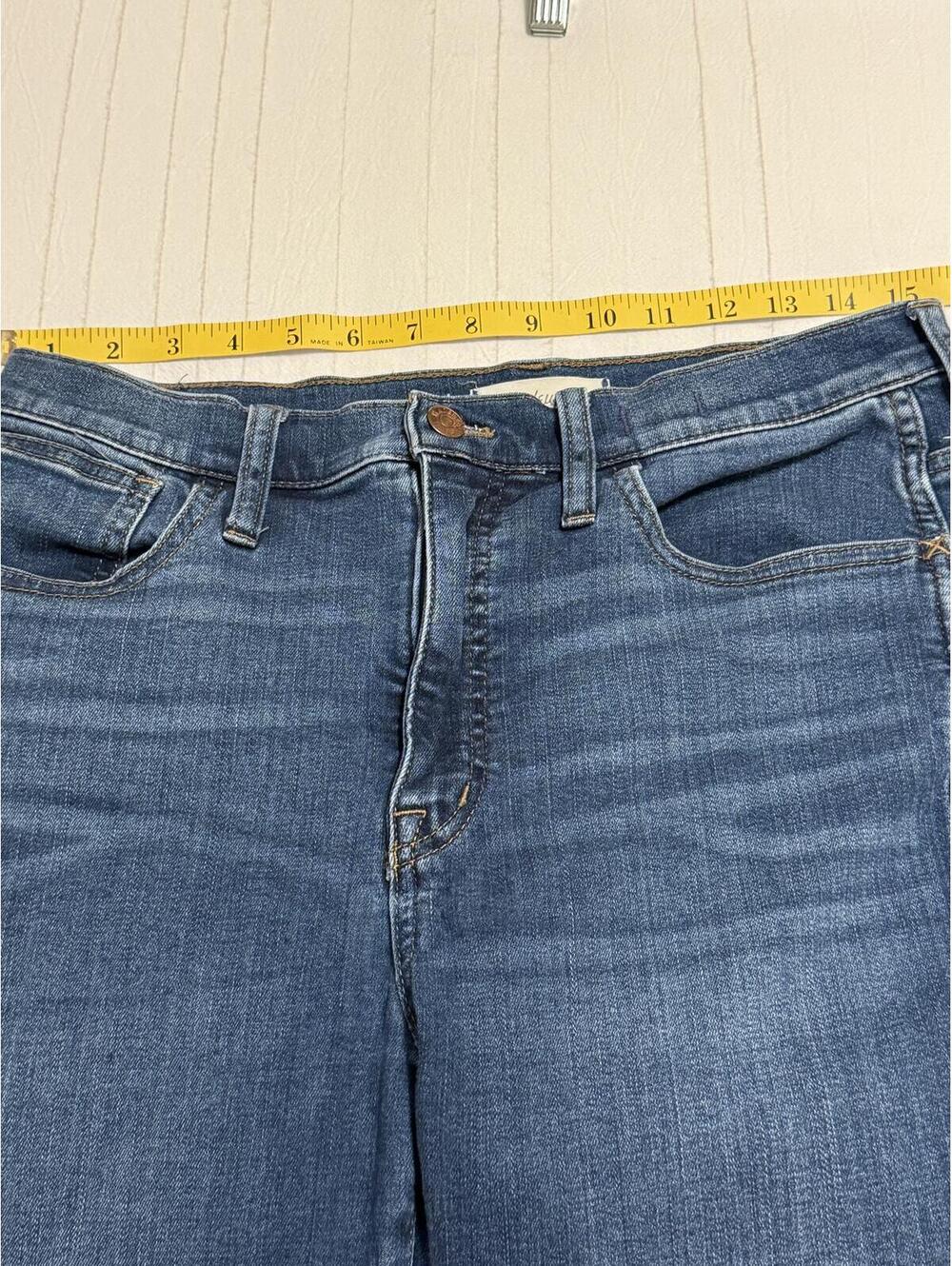 Madewell 10" Roadtripper Skinny Jeans | Size 30 | Medium Wash - Picture 5 of 7